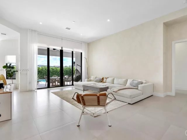 4-bedroom home for rent in Hollywood - 3502 Ashwood Cir N - MondialRealty