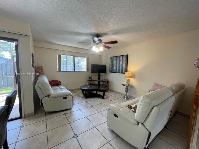 Home for rent at 1422 Amanda St 1422 - photo 7474163