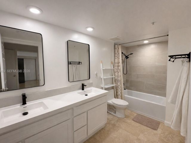 2-bedroom condo for rent in Hallandale Beach - 1755 E Hallandale Beach Blvd 708E - MondialRealty