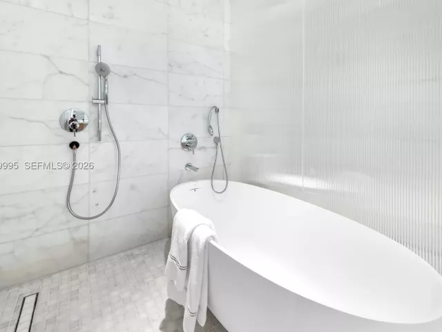 4-bedroom condo for sale in Miami Beach - 500 Alton Rd 2903 - MondialRealty