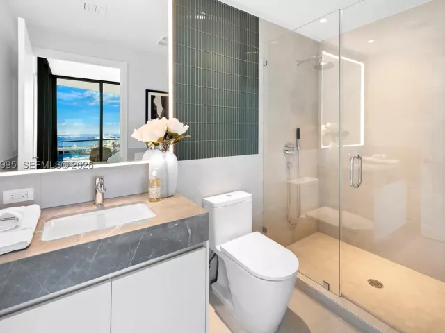 4-bedroom condo for sale in Miami Beach - 500 Alton Rd 2903 - MondialRealty
