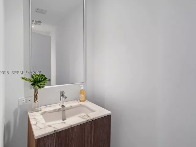 4-bedroom condo for sale in Miami Beach - 500 Alton Rd 2903 - MondialRealty