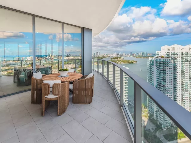 4-bedroom condo for sale in Miami Beach - 500 Alton Rd 2903 - MondialRealty
