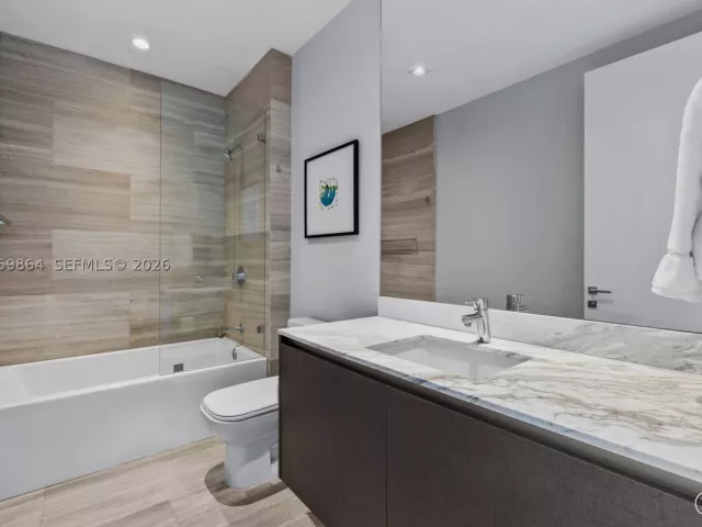 3-bedroom condo for sale in Miami - 1451 Brickell Ave 4401 - MondialRealty