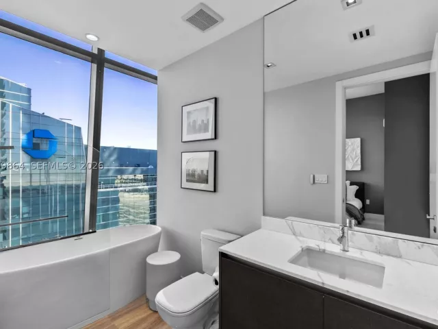 3-bedroom condo for sale in Miami - 1451 Brickell Ave 4401 - MondialRealty