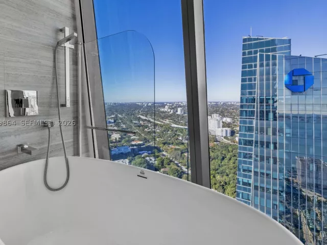 3-bedroom condo for sale in Miami - 1451 Brickell Ave 4401 - MondialRealty