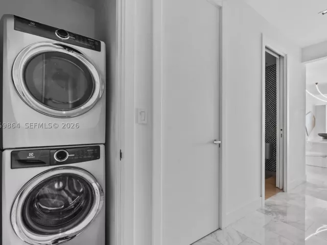 3-bedroom condo for sale in Miami - 1451 Brickell Ave 4401 - MondialRealty