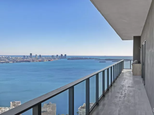 3-bedroom condo for sale in Miami - 1451 Brickell Ave 4401 - MondialRealty