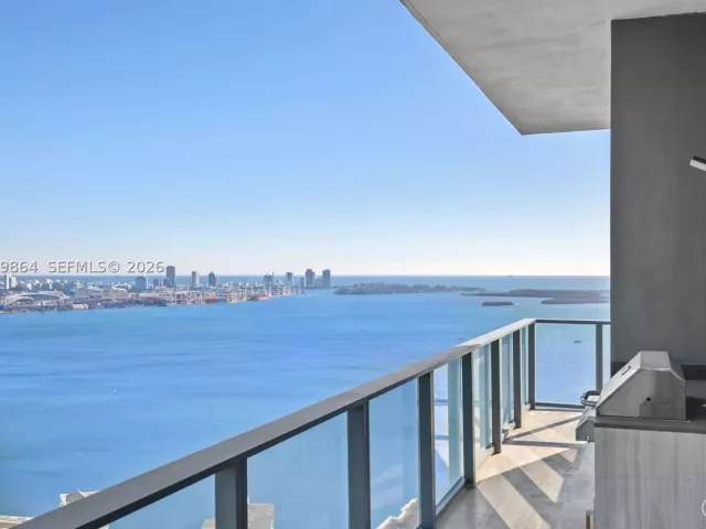 3-bedroom condo for sale in Miami - 1451 Brickell Ave 4401 - MondialRealty