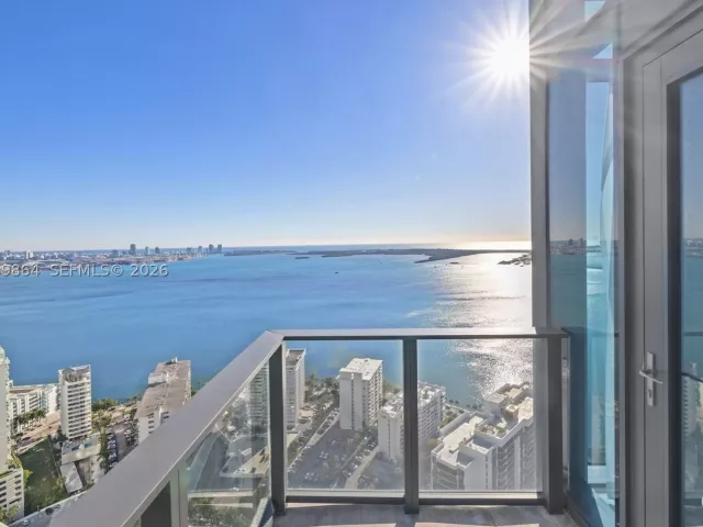 3-bedroom condo for sale in Miami - 1451 Brickell Ave 4401 - MondialRealty