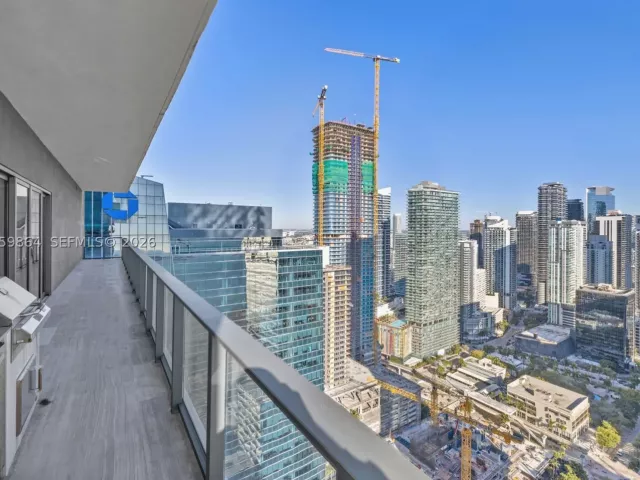 3-bedroom condo for sale in Miami - 1451 Brickell Ave 4401 - MondialRealty