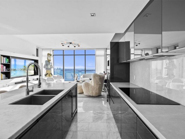 Apartment for sale  Unit #4401 - photo 7408522