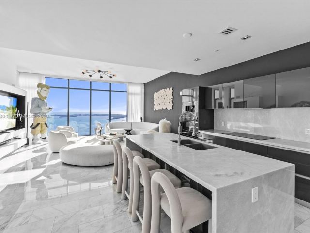 Apartment for sale  Unit #4401 - photo 7408525