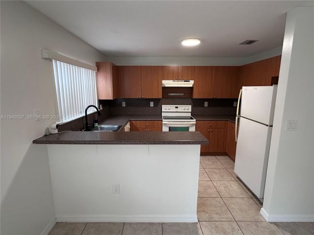 4-bedroom home for rent in Homestead - 14036 SW 260th St 102 - MondialRealty