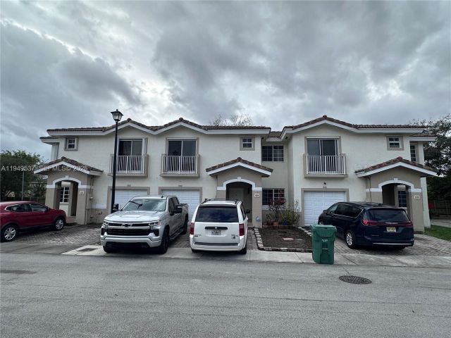 4-bedroom home for rent in Homestead - 14036 SW 260th St 102 - MondialRealty