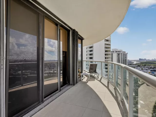 4-bedroom condo for sale in Aventura - 4000 Island Blvd 2602 - MondialRealty