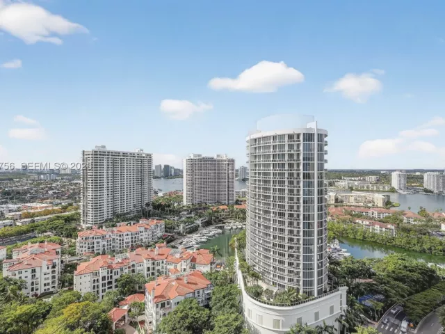 4-bedroom condo for sale in Aventura - 4000 Island Blvd 2602 - MondialRealty