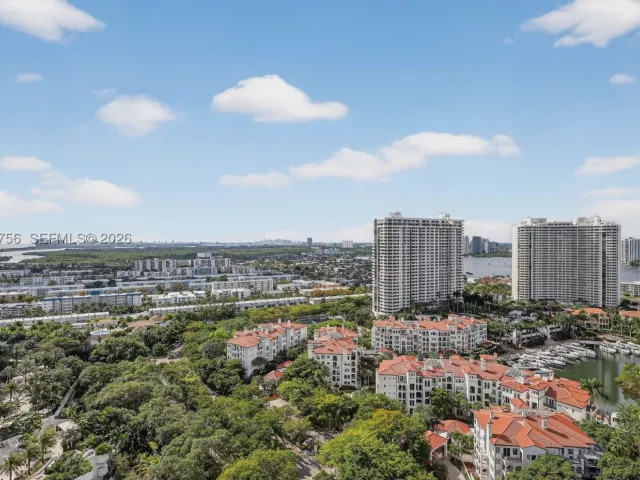 4-bedroom condo for sale in Aventura - 4000 Island Blvd 2602 - MondialRealty