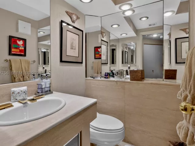 4-bedroom condo for sale in Aventura - 4000 Island Blvd 2602 - MondialRealty