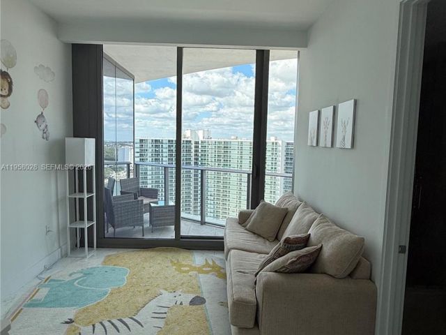 Apartment for rent  Unit #1703 - photo 7410960