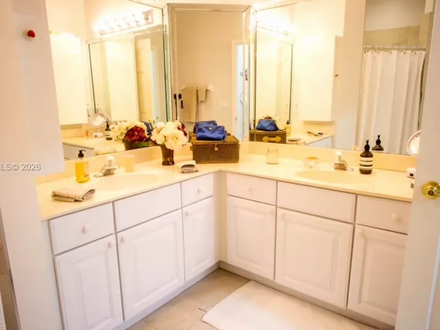 3-bedroom home for sale in Pompano Beach - 712 W Palm Aire Dr - MondialRealty