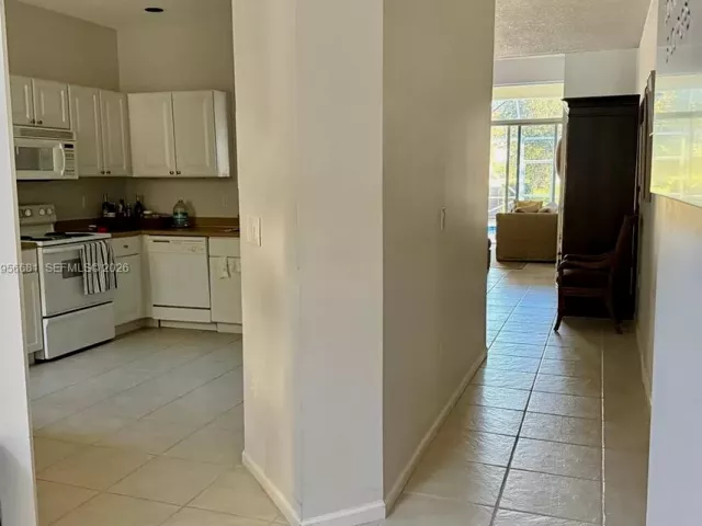 3-bedroom home for sale in Pompano Beach - 712 W Palm Aire Dr - MondialRealty