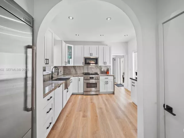 4-bedroom home for sale in Miami Beach - 5237 La Gorce Drive - MondialRealty