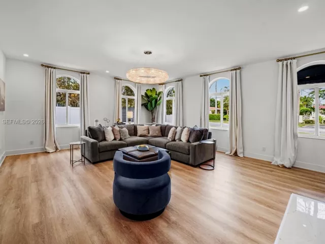 4-bedroom home for sale in Miami Beach - 5237 La Gorce Drive - MondialRealty