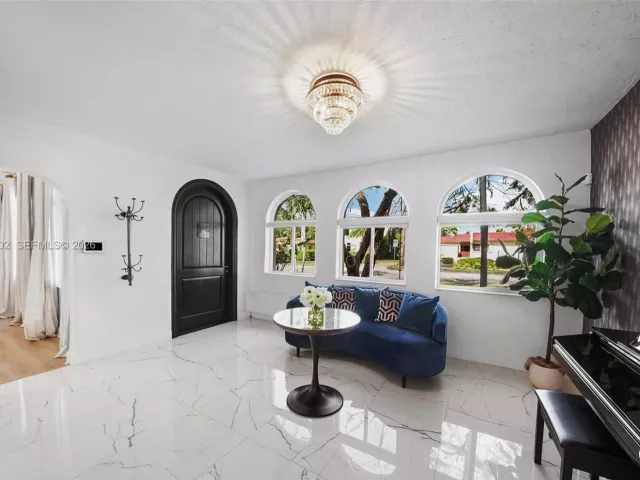 4-bedroom home for sale in Miami Beach - 5237 La Gorce Drive - MondialRealty