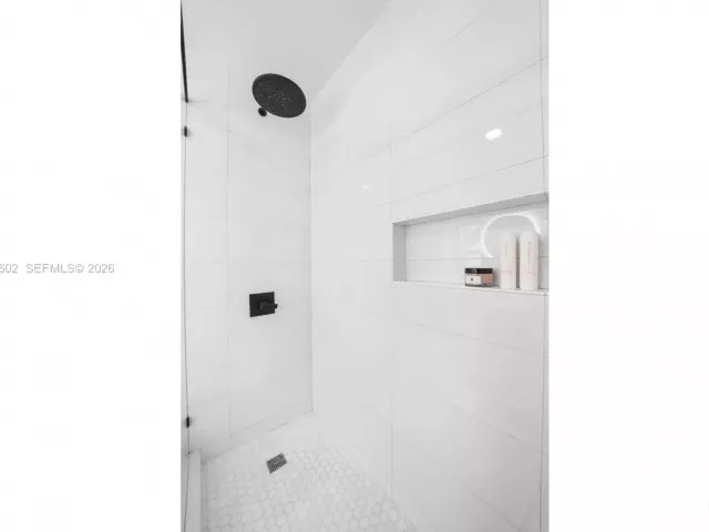 4-bedroom home for sale in Miami Beach - 5237 La Gorce Drive - MondialRealty