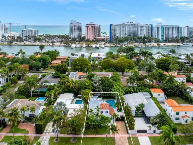 4-bedroom home for sale in Miami Beach - 5237 La Gorce Drive - MondialRealty