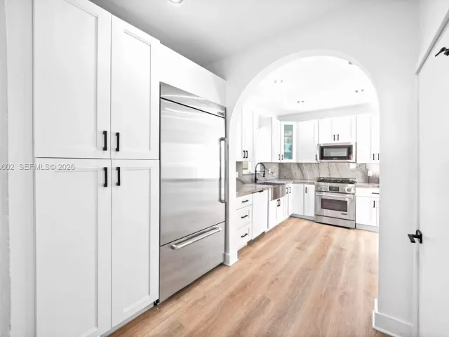 4-bedroom home for sale in Miami Beach - 5237 La Gorce Drive - MondialRealty