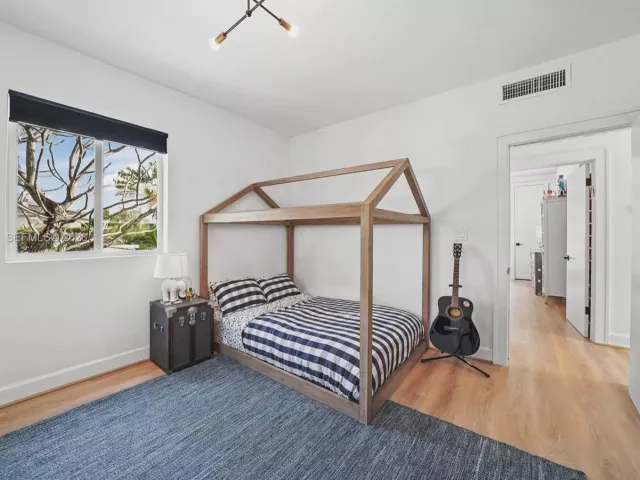 4-bedroom home for sale in Miami Beach - 5237 La Gorce Drive - MondialRealty