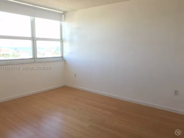 2-bedroom condo for rent in Miami Beach - 650 West Ave 1704 - MondialRealty