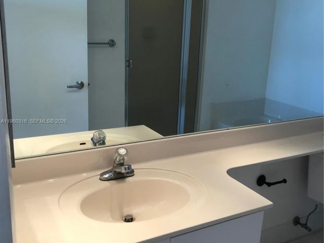 Apartment for rent  Unit #1704 - photo 7367211