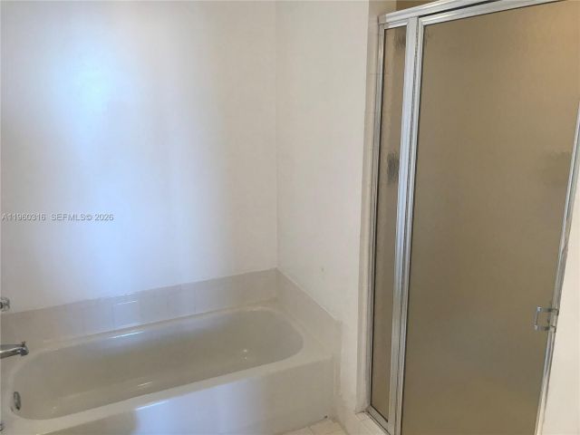 Apartment for rent  Unit #1704 - photo 7367212