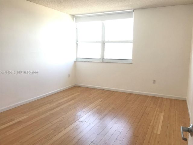 Apartment for rent  Unit #1704 - photo 7367213