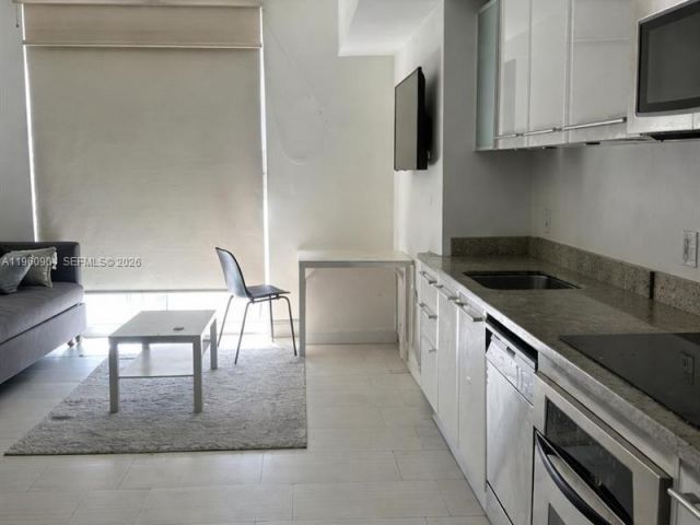 condo for rent in Miami - 185 SW 7th St 2406 - MondialRealty