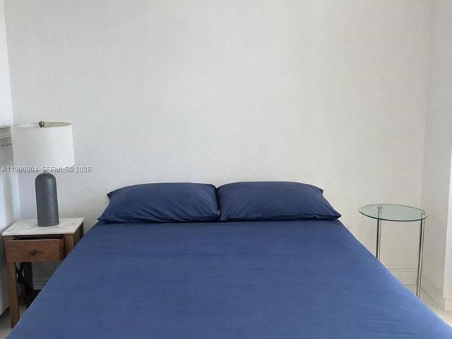 condo for rent in Miami - 185 SW 7th St 2406 - MondialRealty