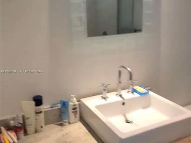condo for rent in Miami - 185 SW 7th St 2406 - MondialRealty