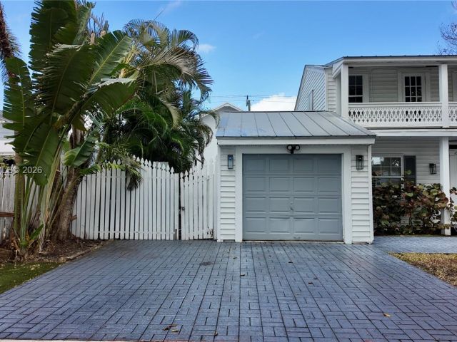 Home for sale at 201 Nottingham Blvd - photo 7449766