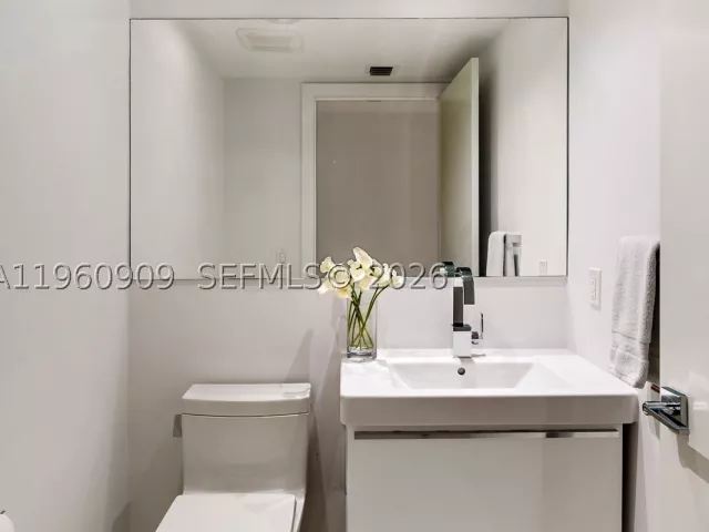 3-bedroom condo for rent in Key Biscayne - 765 Crandon Blvd 306 - MondialRealty