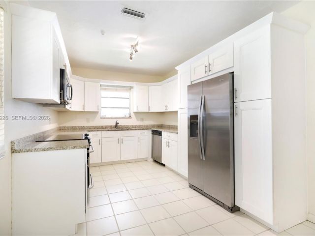 Home for rent at 5610 San Vicente St - photo 7366595