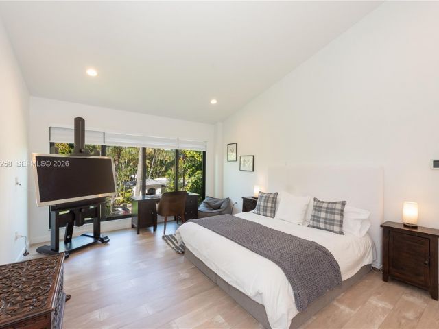 4-bedroom home for rent in Key Biscayne - 650 Curtiswood Dr - MondialRealty