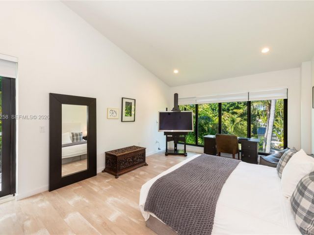 4-bedroom home for rent in Key Biscayne - 650 Curtiswood Dr - MondialRealty