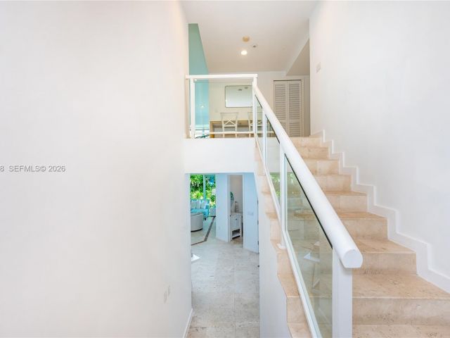 4-bedroom home for rent in Key Biscayne - 650 Curtiswood Dr - MondialRealty