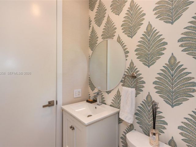 4-bedroom home for rent in Key Biscayne - 650 Curtiswood Dr - MondialRealty