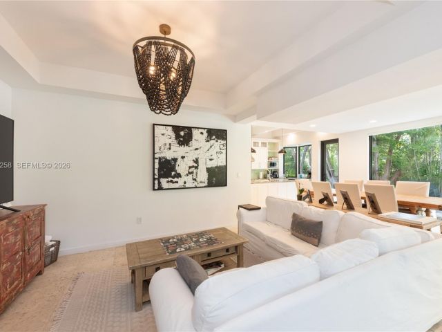 4-bedroom home for rent in Key Biscayne - 650 Curtiswood Dr - MondialRealty