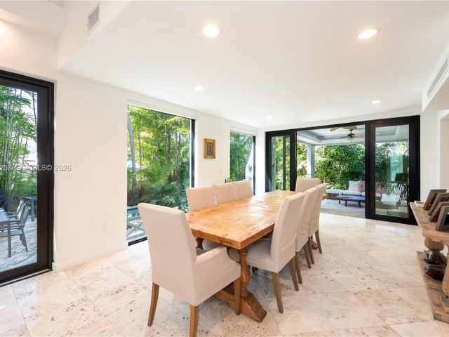 4-bedroom home for rent in Key Biscayne - 650 Curtiswood Dr - MondialRealty