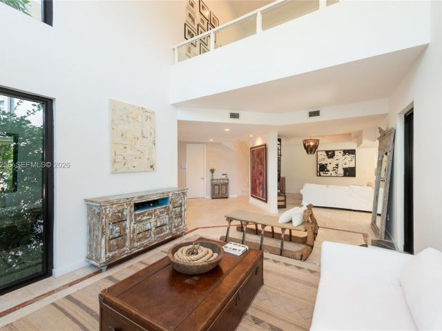 4-bedroom home for rent in Key Biscayne - 650 Curtiswood Dr - MondialRealty